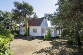 Summer house close to the beach with 12 beds in Höllviken